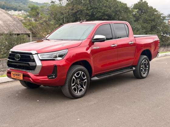 TOYOTA HILUX 2.8 D-4D TURBO DIESEL CD SRX 4X4 AUTOMÁTICO TOYOTA HILUX 2.8 D-4D TURBO DIESEL CD SRX 4X4 AUTOMÁTICO